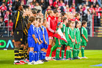 22.09.2026, Unterhaching, Deutschland. UEFA Women's Champions League, 1. Spieltag der Ligaphase: FC Bayern München Frauen gegen Manchester City. UWCL-Auftakt der FC Bayern Frauen und erstes UWCL-Pflichtspiel im neuen Zuhause Sportpark Unterhaching. Spielerinnen vor Anpfiff