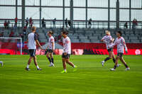 31.08.2026, München, Deutschland. Google Pixel Frauen-Bundesliga: FC Bayern München Frauen gegen 1. FSV Mainz 05 Frauen am FC Bayern Campus. Erstes Heimspiel des FC Bayern München in der Saison 2026/27. Mainz 05 Frauen wärmen sich vor dem Spiel auf.
