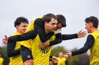 17.10.2026, Mindelheim, Bayern, Deutschland. Kreisliga Allgäu Nord: TSV Mindelheim gegen SV Oberegg. Spielort: Julius-Strohmayer-Stadion. David Kienle (TSV Mindelheim) beim Jubel, jubelnd, feiernd mit Darius Argintaru (TSV Mindelheim) und Anel Junuzovic (TSV Mindelheim)