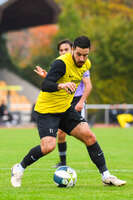 17.10.2026, Mindelheim, Bayern, Deutschland. Kreisliga Allgäu Nord: TSV Mindelheim gegen SV Oberegg. Spielort: Julius-Strohmayer-Stadion. Riccardo Schulz (TSV Mindelheim) am Ball, mit dem Ball, in einer Spielszene