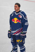 09.10.2026, München, Deutschland. PENNY DEL, Deutsche Eishockey Liga, Saison 2026/27, 7. Spieltag: EHC Red Bull München gegen ERC Ingolstadt im SAP Garden in München. Lucas Thaler (EHC Red Bull München) nachdenklich, ernst, fokussiert