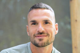 02.07.2026, Bad Wörishofen, Deutschland. Der FC Vaduz absolviert am vierten und vorletzten Tag seines Sommertrainingslagers Medientermine im Parkhotel Bad Wörishofen. Spieler, Trainer und insbesondere die Neuzugänge stehen für Interviews und Gespräche im Rahmen der Vorbereitung auf die Saison 2026/2027 der Swiss Football League (SFL) zur Verfügung. Dejan Sorgic (FC Vaduz)