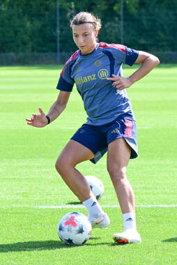 19.08.2026, München, Deutschland. Google Pixel Frauen-Bundesliga: Die FC Bayern Frauen absolvieren auf dem FC Bayern Campus eine Trainingseinheit vor dem Bundesliga-Saisonauftakt gegen den 1. FC Union Berlin. Arianna Caruso (FC Bayern Frauen)