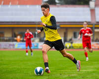 17.10.2026, Mindelheim, Bayern, Deutschland. Kreisliga Allgäu Nord: TSV Mindelheim gegen SV Oberegg. Spielort: Julius-Strohmayer-Stadion. Darius Argintaru (TSV Mindelheim) am Ball, mit dem Ball, in einer Spielszene