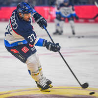 09.10.2026, München, Deutschland. PENNY DEL, Deutsche Eishockey Liga, Saison 2026/27, 7. Spieltag: EHC Red Bull München gegen ERC Ingolstadt im SAP Garden in München. Riley Barber (ERC Ingolstadt) beim Schuss, beim Torschuss, bei der Schussabgabe