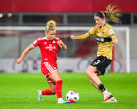 19.10.2026, München, Bayern, Deutschland. Google Pixel Frauen-Bundesliga: FC Bayern Frauen gegen VfB Stuttgart Frauen. Spielort: FC Bayern Campus-Stadion. Linda Dallmann (FC Bayern Frauen) am Ball, mit dem Ball, in einer Spielszene