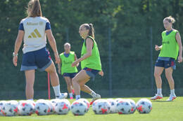 05.08.2026, München, Deutschland. Google Pixel Frauen-Bundesliga: Die FC Bayern Frauen absolvieren auf dem FC Bayern Campus eine Trainingseinheit zur Vorbereitung auf das Testspiel gegen Paris FC. Katharina Naschenweng (FC Bayern Frauen)