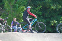 Mindelheim, Deutschland – 23.05.2026: Eröffnung der neuen BikeArea auf der Schwabenwiese in Mindelheim. Die von Schanzenwerk gestaltete und gebaute Anlage umfasst Pumptrack-, Flowline- und Jumpline-Elemente für Kinder, Jugendliche und Erwachsene.