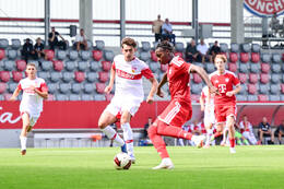 19.08.2026, München, Deutschland. FC Bayern München U19 vs. VfB Stuttgart U19 am FC Bayern Campus in München. FC Bayern U19 Spieler in Schussaktion