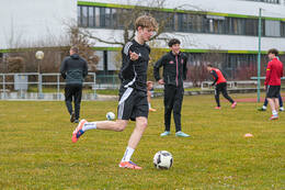 Bad Wörishofen, Deutschland – Vorbereitungstraining für das Schulderby 2026 zwischen der Wirtschaftsschule Bad Wörishofen und dem Josef-Bernhard-Gymnasium Türkheim auf dem Gelände der Wirtschaftsschule in Bad Wörishofen. Das Spiel ist für Mai 2026 geplant.