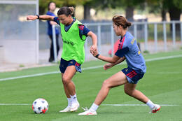 19.08.2026, München, Deutschland. Google Pixel Frauen-Bundesliga: Die FC Bayern Frauen absolvieren auf dem FC Bayern Campus eine Trainingseinheit vor dem Bundesliga-Saisonauftakt gegen den 1. FC Union Berlin. Arianna Caruso (FC Bayern Frauen), Momoko Tanikawa (FC Bayern Frauen)