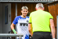 11.10.2026, Bad Wörishofen, Bayern, Deutschland. U19 (A-Jun.) Kreisklasse Allgäu – Nord: FC Bad Wörishofen U19 gegen JFG Wertachtal U19. Spielort: Stadion Unteres Hart. Saison 2026/2027. Pedro Stojan (FC Bad Wörishofen) fröhlich, gut gelaunt, lachend