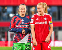31.08.2026, München, Deutschland. Google Pixel Frauen-Bundesliga: FC Bayern München Frauen gegen 1. FSV Mainz 05 Frauen am FC Bayern Campus. Erstes Heimspiel des FC Bayern München in der Saison 2026/27. Regina van Eijk (FC Bayern Frauen), Glodis Perla Viggosdottir (FC Bayern Frauen)