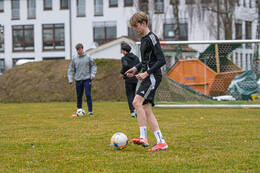 Bad Wörishofen, Deutschland – Vorbereitungstraining für das Schulderby 2026 zwischen der Wirtschaftsschule Bad Wörishofen und dem Josef-Bernhard-Gymnasium Türkheim auf dem Gelände der Wirtschaftsschule in Bad Wörishofen. Das Spiel ist für Mai 2026 geplant.