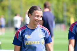 19.08.2026, München, Deutschland. Google Pixel Frauen-Bundesliga: Die FC Bayern Frauen absolvieren auf dem FC Bayern Campus eine Trainingseinheit vor dem Bundesliga-Saisonauftakt gegen den 1. FC Union Berlin. Arianna Caruso (FC Bayern Frauen)