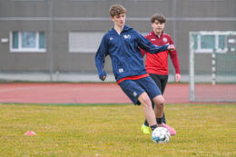 Bad Wörishofen, Deutschland – Vorbereitungstraining für das Schulderby 2026 zwischen der Wirtschaftsschule Bad Wörishofen und dem Josef-Bernhard-Gymnasium Türkheim auf dem Gelände der Wirtschaftsschule in Bad Wörishofen. Das Spiel ist für Mai 2026 geplant.