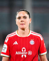 19.10.2026, München, Bayern, Deutschland. Google Pixel Frauen-Bundesliga: FC Bayern Frauen gegen VfB Stuttgart Frauen. Spielort: FC Bayern Campus-Stadion. Sarah Zadrazil (FC Bayern Frauen) nachdenklich, ernst, fokussiert