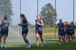 05.08.2026, München, Deutschland. Google Pixel Frauen-Bundesliga: Die FC Bayern Frauen absolvieren auf dem FC Bayern Campus eine Trainingseinheit zur Vorbereitung auf das Testspiel gegen Paris FC. Sophie Proost (FC Bayern Frauen)
