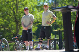 Mindelheim, Deutschland – 23.05.2026: Eröffnung der neuen BikeArea auf der Schwabenwiese in Mindelheim. Die von Schanzenwerk gestaltete und gebaute Anlage umfasst Pumptrack-, Flowline- und Jumpline-Elemente für Kinder, Jugendliche und Erwachsene.