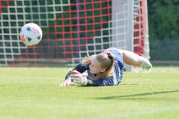 05.08.2026, München, Deutschland. Google Pixel Frauen-Bundesliga: Die FC Bayern Frauen absolvieren auf dem FC Bayern Campus eine Trainingseinheit zur Vorbereitung auf das Testspiel gegen Paris FC. Regina van Eijk (FC Bayern Frauen)