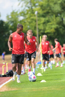 29.06.2026, Bad Wörishofen, Deutschland, Swiss Football League, SFL 2026/2027, Der FC Vaduz startet mit der ersten Trainingseinheit in sein Sommertrainingslager in Bad Wörishofen (Unterallgäu). Der Verein bereitet sich dort auf die Saison 2026/2027 vor. Malik Sawadogo (FC Vaduz)