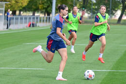 19.08.2026, München, Deutschland. Google Pixel Frauen-Bundesliga: Die FC Bayern Frauen absolvieren auf dem FC Bayern Campus eine Trainingseinheit vor dem Bundesliga-Saisonauftakt gegen den 1. FC Union Berlin. Kassandra Potsi (FC Bayern Frauen)