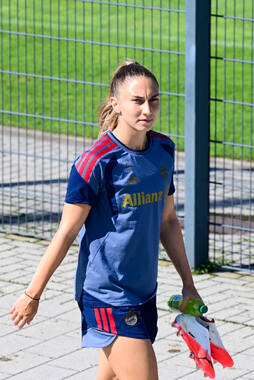 19.08.2026, München, Deutschland. Google Pixel Frauen-Bundesliga: Die FC Bayern Frauen absolvieren auf dem FC Bayern Campus eine Trainingseinheit vor dem Bundesliga-Saisonauftakt gegen den 1. FC Union Berlin. Katharina Naschenweng (FC Bayern Frauen)