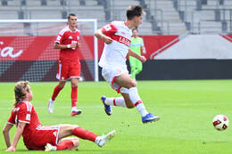 19.08.2026, München, Deutschland. FC Bayern München U19 vs. VfB Stuttgart U19 am FC Bayern Campus in München. Zweikampf