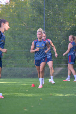 05.08.2026, München, Deutschland. Google Pixel Frauen-Bundesliga: Die FC Bayern Frauen absolvieren auf dem FC Bayern Campus eine Trainingseinheit zur Vorbereitung auf das Testspiel gegen Paris FC. Linda Dallmann (FC Bayern Frauen)