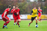 17.10.2026, Mindelheim, Bayern, Deutschland. Kreisliga Allgäu Nord: TSV Mindelheim gegen SV Oberegg. Spielort: Julius-Strohmayer-Stadion. Darius Argintaru (TSV Mindelheim) am Ball, mit dem Ball, in einer Spielszene