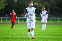 03.10.2026, Mindelheim, Deutschland. Kreisliga Allgäu Nord: TSV Mindelheim gegen (SG) Sontheim/Westerheim. Spielort: Julius-Strohmayer Stadion. Anel Junuzovic (TSV Mindelheim) nachdenklich, ernst, fokussiert