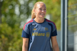 05.08.2026, München, Deutschland. Google Pixel Frauen-Bundesliga: Die FC Bayern Frauen absolvieren auf dem FC Bayern Campus eine Trainingseinheit zur Vorbereitung auf das Testspiel gegen Paris FC. Magdalena Eriksson (FC Bayern Frauen)