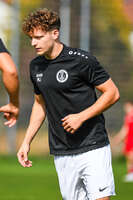 03.10.2026, Mindelheim, Deutschland. Kreisliga Allgäu Nord: TSV Mindelheim gegen (SG) Sontheim/Westerheim. Spielort: Julius-Strohmayer Stadion. Jonas Miller (TSV Mindelheim) nachdenklich, ernst, fokussiert