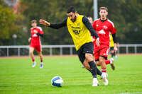 17.10.2026, Mindelheim, Bayern, Deutschland. Kreisliga Allgäu Nord: TSV Mindelheim gegen SV Oberegg. Spielort: Julius-Strohmayer-Stadion. Riccardo Schulz (TSV Mindelheim) am Ball, mit dem Ball, in einer Spielszene
