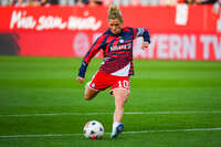 19.10.2026, München, Bayern, Deutschland. Google Pixel Frauen-Bundesliga: FC Bayern Frauen gegen VfB Stuttgart Frauen. Spielort: FC Bayern Campus-Stadion. Linda Dallmann (FC Bayern Frauen) beim Schuss, beim Abschluss, bei der Schussabgabe