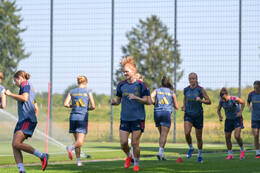 05.08.2026, München, Deutschland. Google Pixel Frauen-Bundesliga: Die FC Bayern Frauen absolvieren auf dem FC Bayern Campus eine Trainingseinheit zur Vorbereitung auf das Testspiel gegen Paris FC. Stine Ballisager (FC Bayern Frauen)