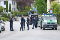 Bad Wörishofen, Deutschland – 12.05.2026: Zahlreiche Einsatzkräfte der Polizei und das SEK sind bei einem Großeinsatz an der Hauptstraße in Bad Wörishofen im Einsatz. Das Gebiet wurde großräumig abgesperrt.