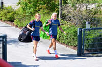 19.08.2026, München, Deutschland. Google Pixel Frauen-Bundesliga: Die FC Bayern Frauen absolvieren auf dem FC Bayern Campus eine Trainingseinheit vor dem Bundesliga-Saisonauftakt gegen den 1. FC Union Berlin. Sophie Proost (FC Bayern Frauen), Pernille Harder (FC Bayern Frauen)