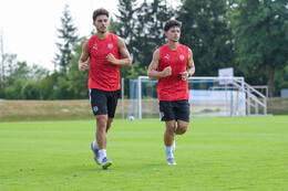 29.06.2026, Bad Wörishofen, Deutschland, Swiss Football League, SFL 2026/2027, Der FC Vaduz startet mit der ersten Trainingseinheit in sein Sommertrainingslager in Bad Wörishofen (Unterallgäu). Der Verein bereitet sich dort auf die Saison 2026/2027 vor. Angelo Campos (FC Vaduz), Stephan Seiler (FC Vaduz)
