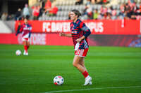 19.10.2026, München, Bayern, Deutschland. Google Pixel Frauen-Bundesliga: FC Bayern Frauen gegen VfB Stuttgart Frauen. Spielort: FC Bayern Campus-Stadion. Barbara Dunst (FC Bayern Frauen) nachdenklich, ernst, fokussiert