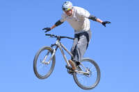 Mindelheim, Deutschland – 23.05.2026: Eröffnung der neuen BikeArea auf der Schwabenwiese in Mindelheim. Die von Schanzenwerk gestaltete und gebaute Anlage umfasst Pumptrack-, Flowline- und Jumpline-Elemente für Kinder, Jugendliche und Erwachsene.