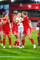 31.08.2026, München, Deutschland. Google Pixel Frauen-Bundesliga: FC Bayern München Frauen gegen 1. FSV Mainz 05 Frauen am FC Bayern Campus. Erstes Heimspiel des FC Bayern München in der Saison 2026/27. Momoko Tanikawa (FC Bayern Frauen), Magdalena Eriksson (FC Bayern Frauen)