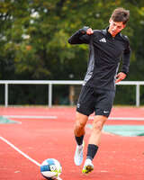 17.10.2026, Mindelheim, Bayern, Deutschland. Kreisliga Allgäu Nord: TSV Mindelheim gegen SV Oberegg. Spielort: Julius-Strohmayer-Stadion. Moritz Radewaldt (TSV Mindelheim) am Ball, mit dem Ball, in einer Spielszene