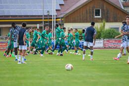 18.07.2026, Mindelheim, Deutschland. Testspiel zwischen dem FC Zürich und der SpVgg Greuther Fürth im Rahmen der Saisonvorbereitung 2026/2027. Die beiden Mannschaften wärmen sich auf.