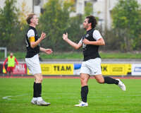 17.10.2026, Mindelheim, Bayern, Deutschland. A-Klasse Allgäu 3: TSV Mindelheim II gegen SV Oberegg II. Spielort: Julius-Strohmayer-Stadion. Leon Graf (TSV Mindelheim) beim Jubel, jubelnd, feiernd mit Sebastian Reischl (TSV Mindelheim)