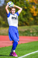 04.10.2026, Bad Wörishofen, Deutschland. U19 (A-Jun.) Kreisklasse Allgäu - Nord: FC Bad Wörishofen U19 gegen SG Unterrieden U19. Spielort: Stadion Am Unteren Hart. Philipp Rötzer (FC Bad Wörishofen) nachdenklich, ernst, fokussiert