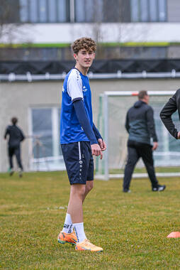 Bad Wörishofen, Deutschland – Vorbereitungstraining für das Schulderby 2026 zwischen der Wirtschaftsschule Bad Wörishofen und dem Josef-Bernhard-Gymnasium Türkheim auf dem Gelände der Wirtschaftsschule in Bad Wörishofen. Das Spiel ist für Mai 2026 geplant.