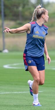 19.08.2026, München, Deutschland. Google Pixel Frauen-Bundesliga: Die FC Bayern Frauen absolvieren auf dem FC Bayern Campus eine Trainingseinheit vor dem Bundesliga-Saisonauftakt gegen den 1. FC Union Berlin. Giulia Gwinn (FC Bayern Frauen)