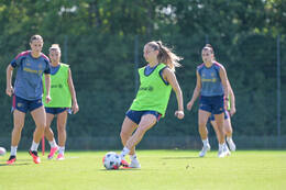 05.08.2026, München, Deutschland. Google Pixel Frauen-Bundesliga: Die FC Bayern Frauen absolvieren auf dem FC Bayern Campus eine Trainingseinheit zur Vorbereitung auf das Testspiel gegen Paris FC. Katharina Naschenweng (FC Bayern Frauen)