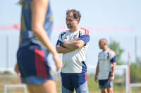 05.08.2026, München, Deutschland. Google Pixel Frauen-Bundesliga: Die FC Bayern Frauen absolvieren auf dem FC Bayern Campus eine Trainingseinheit zur Vorbereitung auf das Testspiel gegen Paris FC. Jose Barcala (Cheftrainer, FC Bayern Frauen)